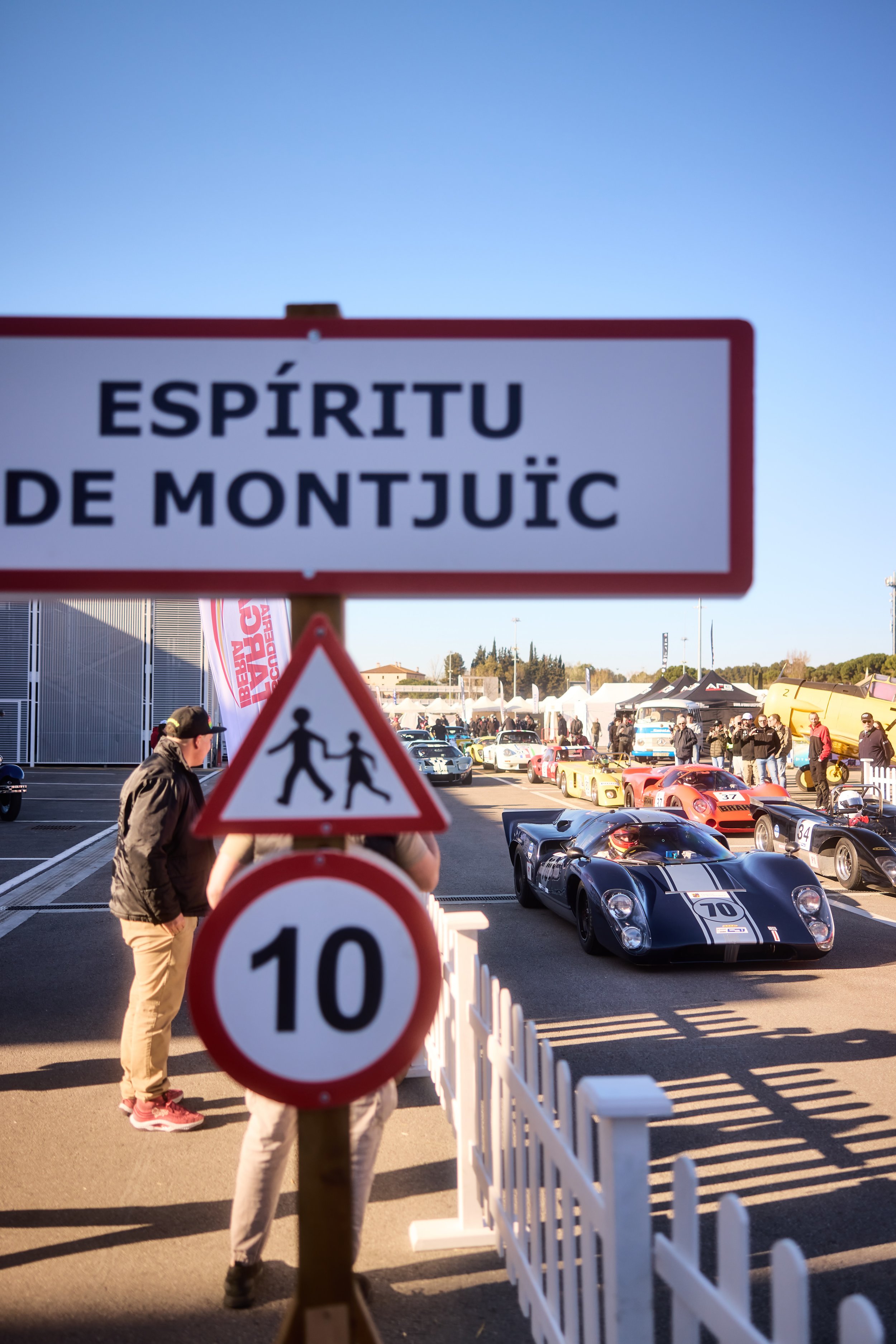 Espíritu de Montjuïc. The T70 joins the queue. Barcelona, March 2026.