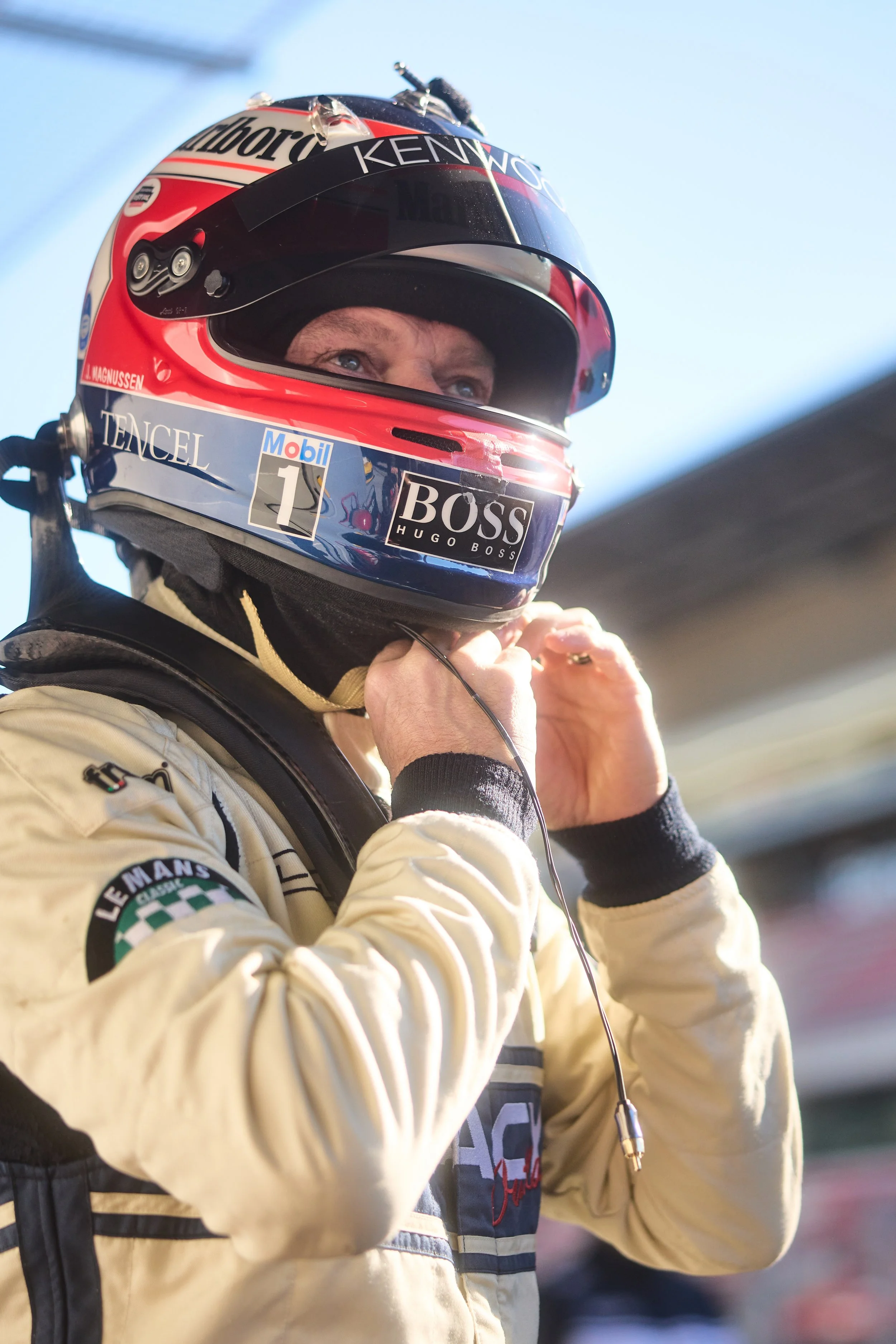 Jan Magnussen. Helmet fastened, ready.