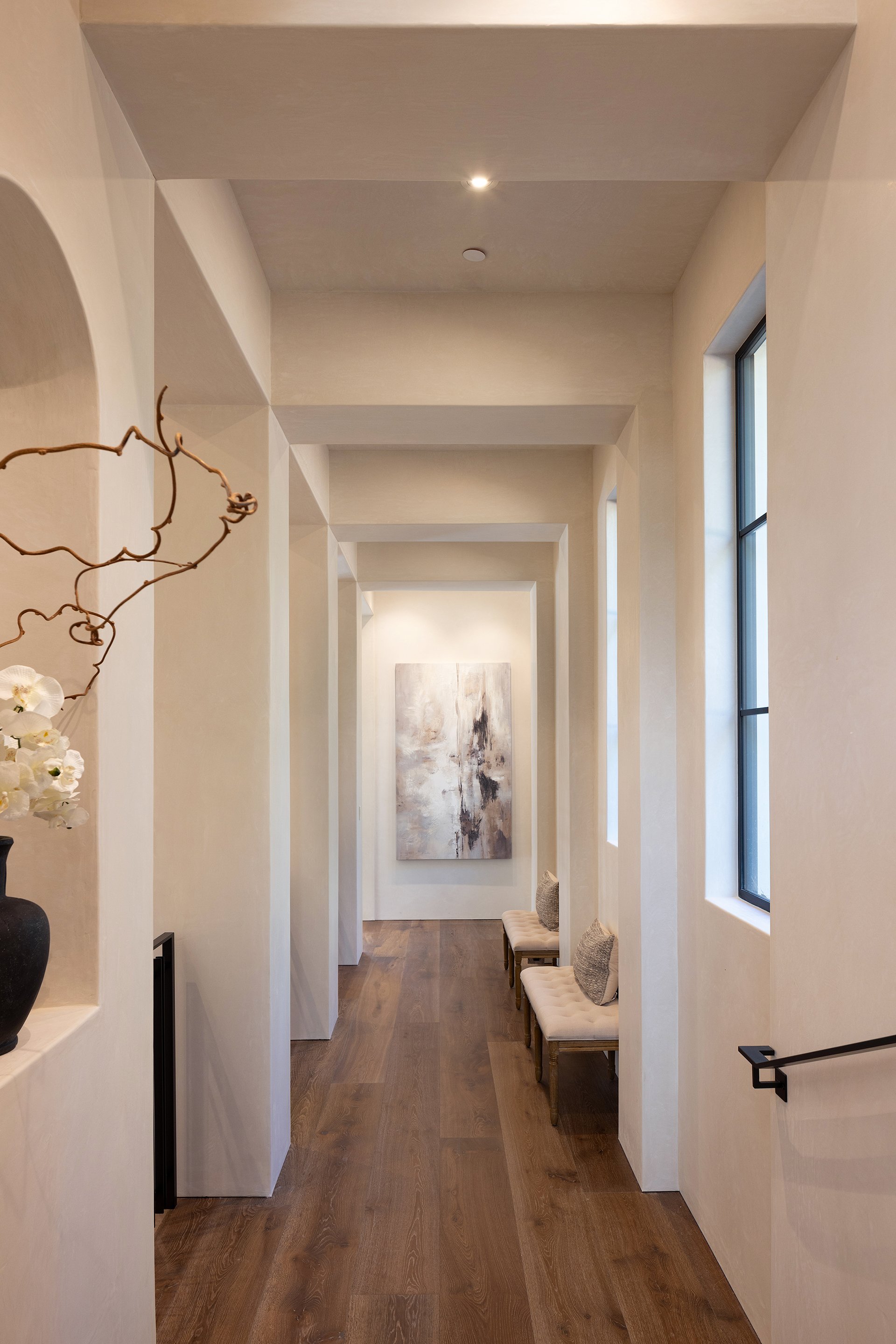 09 24275ViaMalpasoHallway.jpg