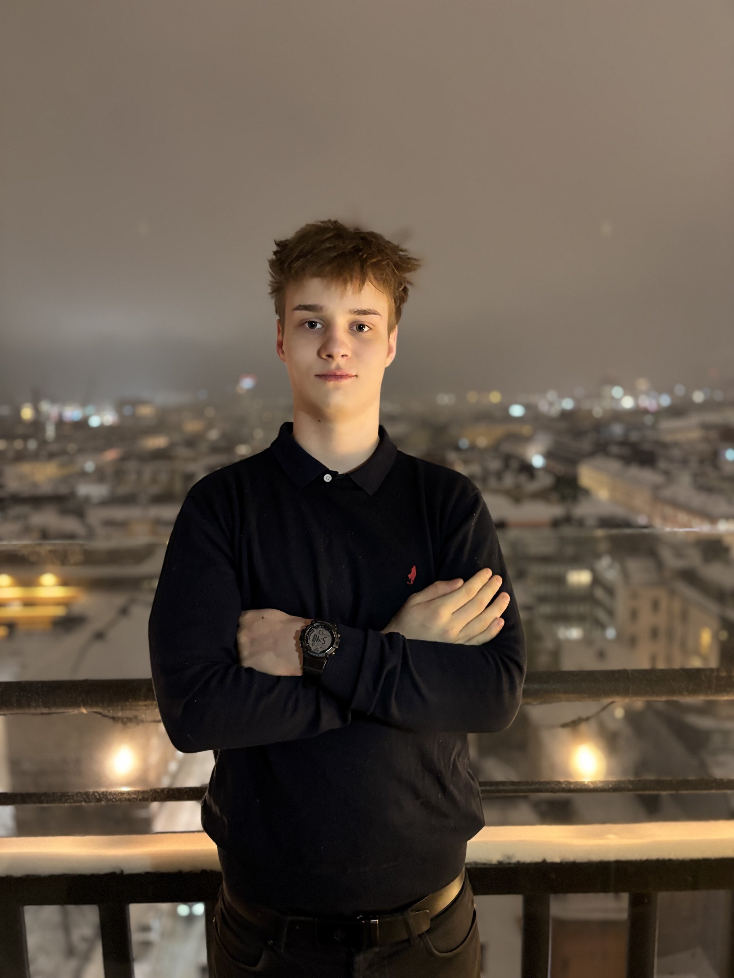 Placeholder silhouette of a person, generic gray icon