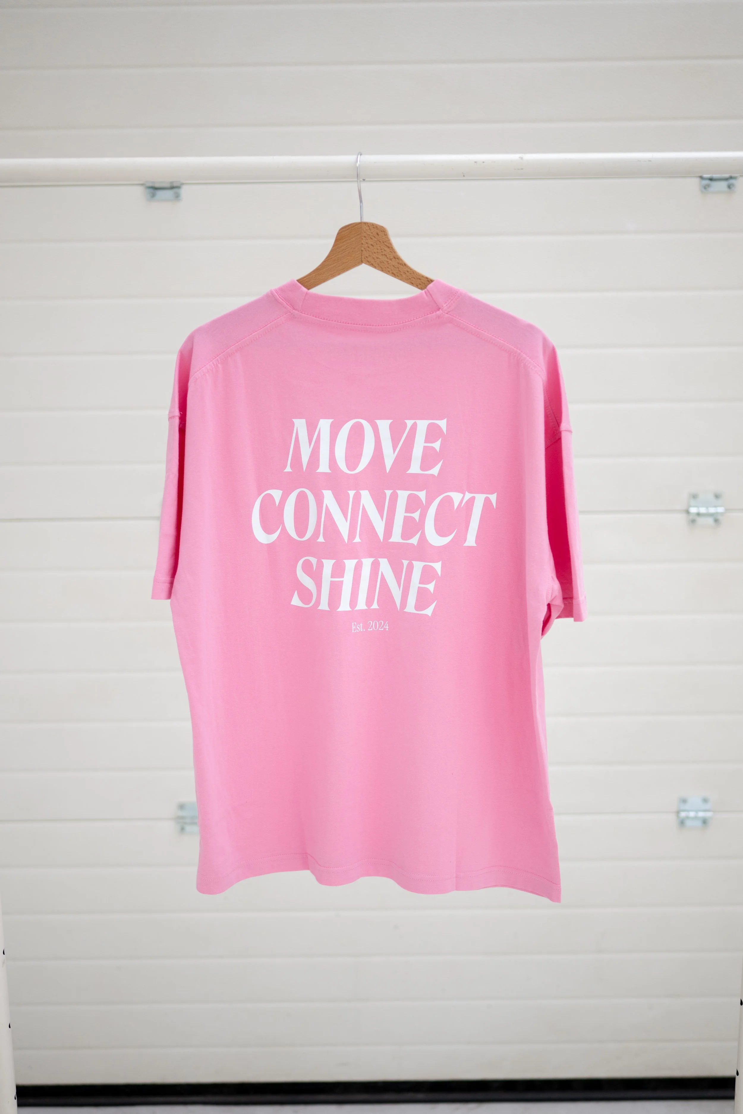 Tričko Hot Girl - MOVE CONNECT SHINE