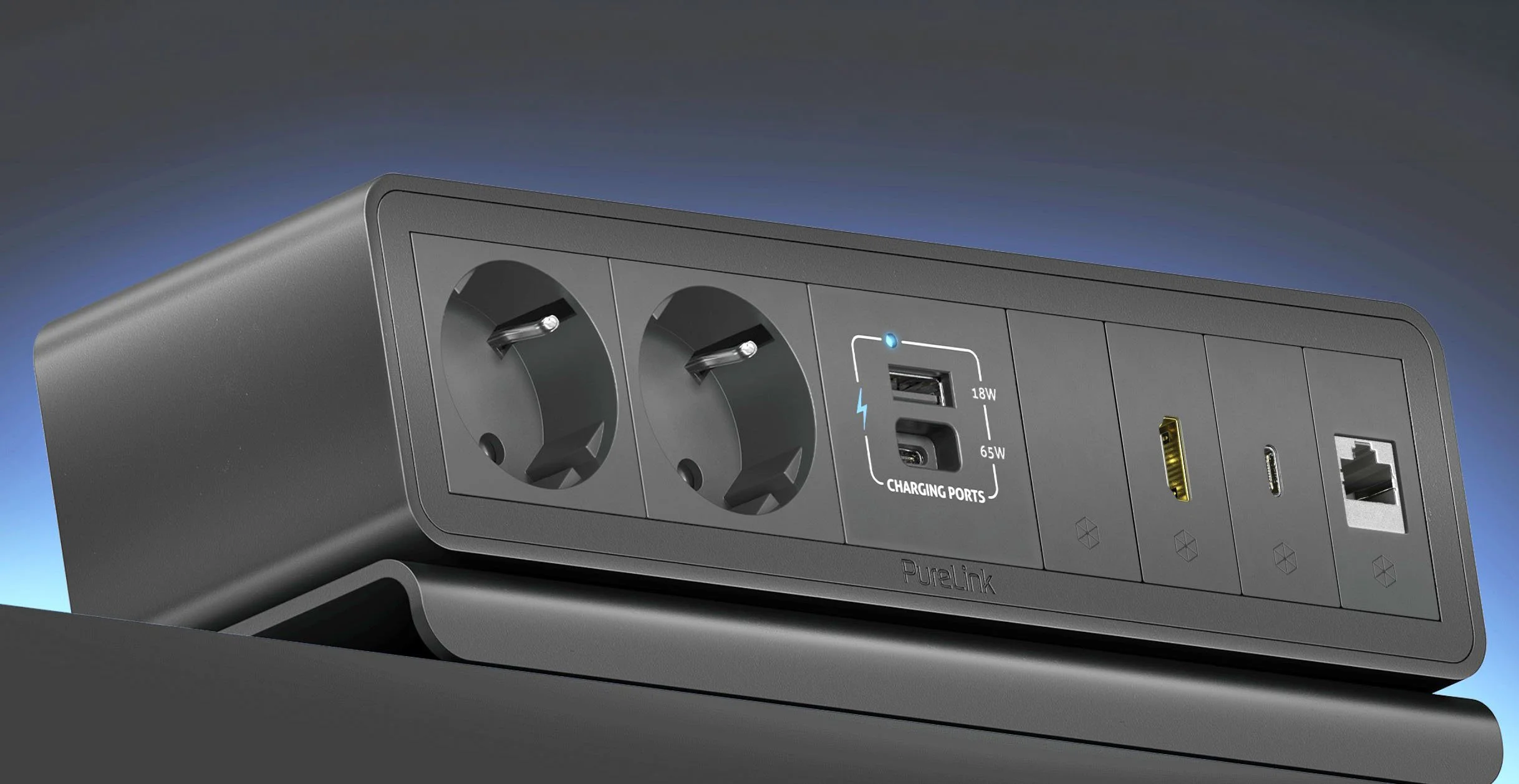 Schreibtisch-Steckdosenleiste mit zwei Netzeingängen, zwei USB-Ladeanschlüssen und weiteren Anschlüssen.