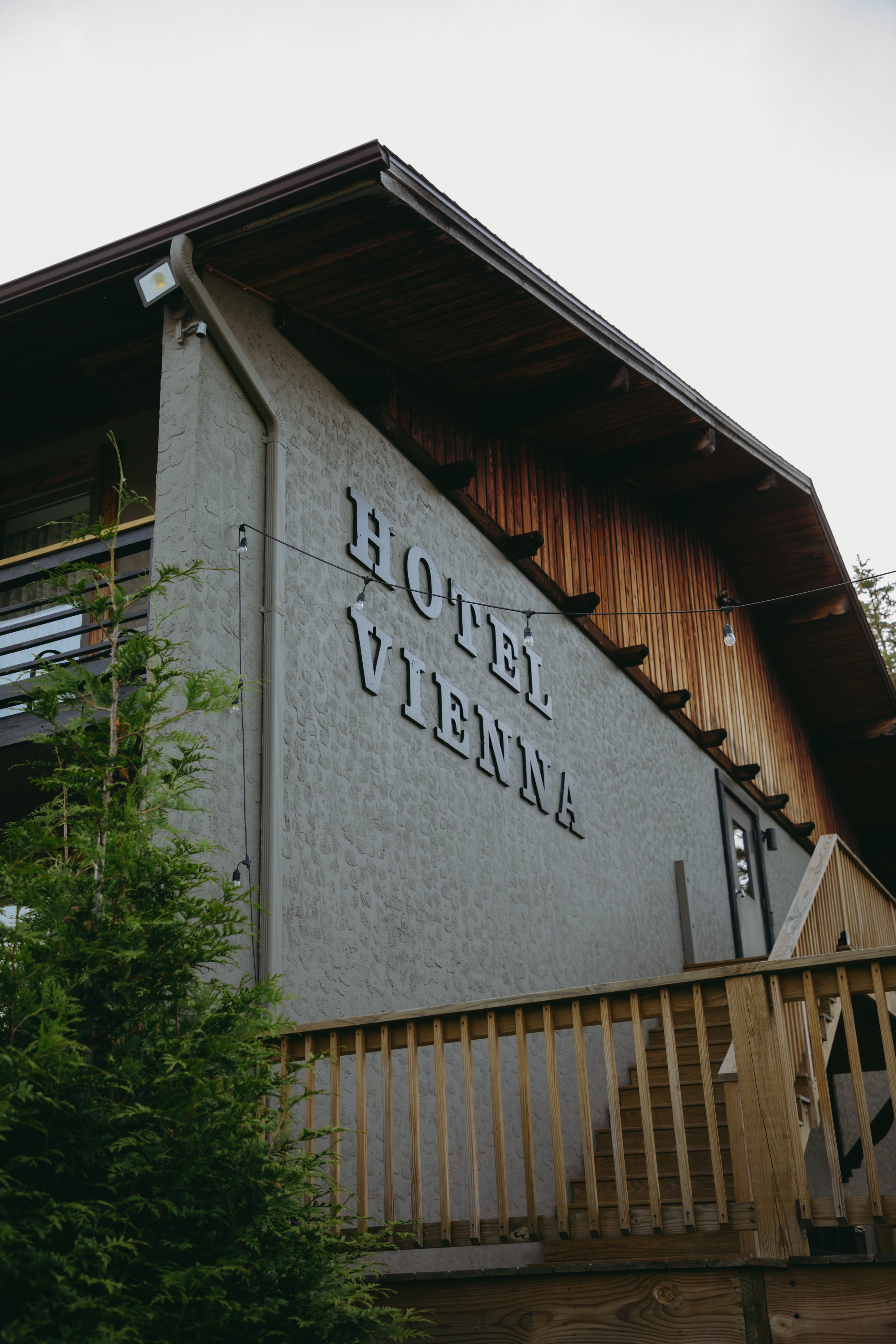 Exterior of a building with a sign that reads 'Hotel Vienna.'