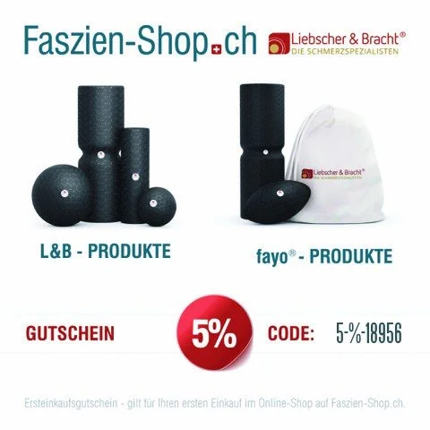 Werbeplakat für Faszien-Produkte von Liebscher & Bracht, mit 5% Rabatt Gutschein, verschiedenen Faszien-Rollen und -Bällchen, sowie einem Stoffbeutel.