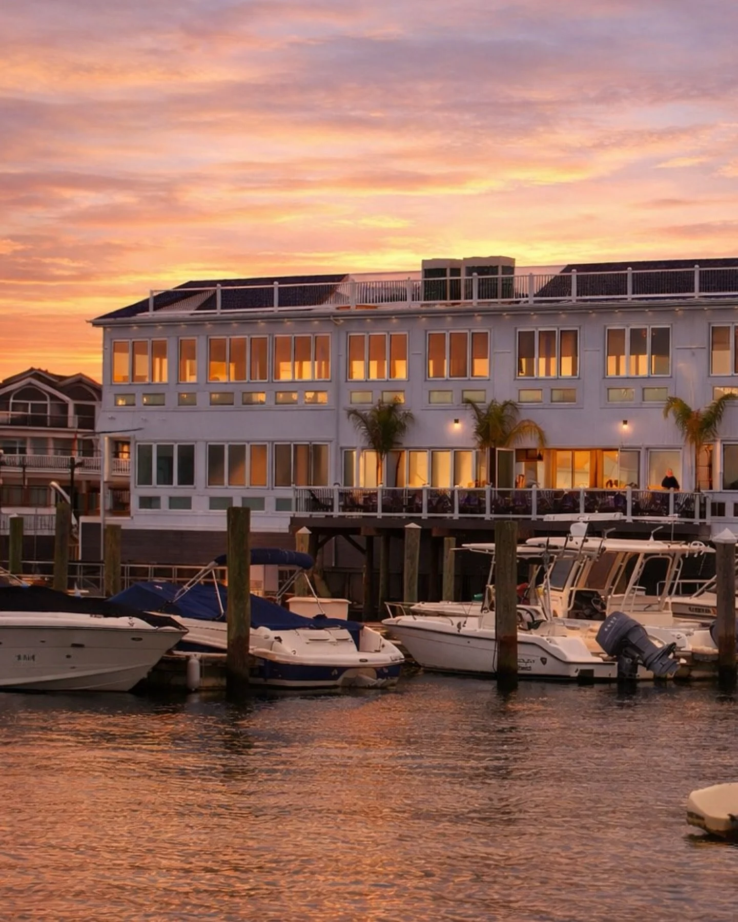 If you&rsquo;re not following Lamberti&rsquo;s yet&hellip; this is your sign. 🌞🍸

We&rsquo;ve got a full season ahead. Easter with a curated menu on April 5, Spring Fling on April 25 with a live DJ, &amp; of course, the food, cocktails, &amp; happy