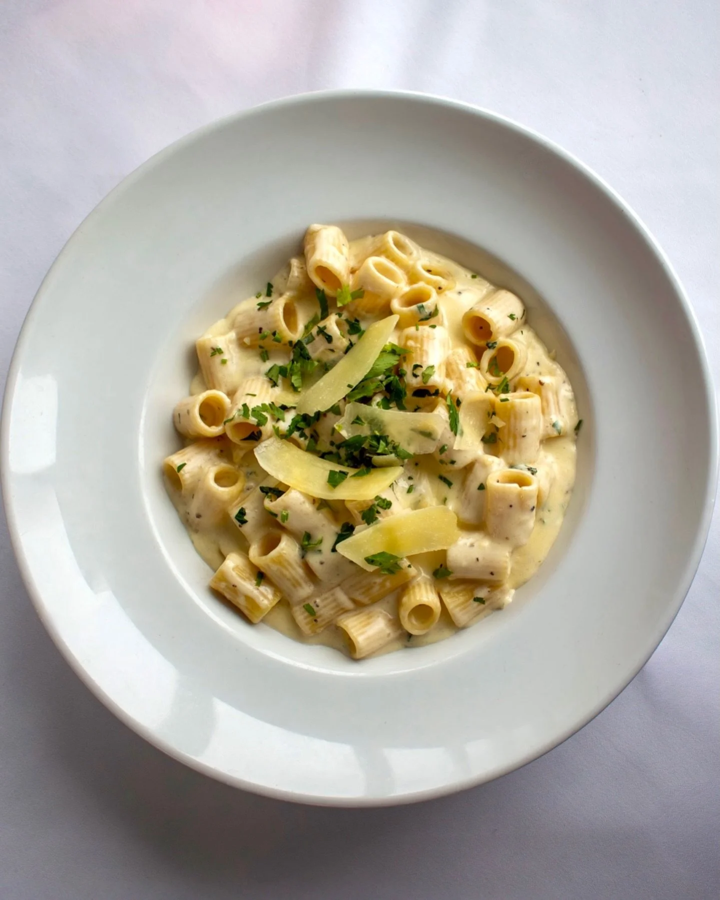 We made it to the weekend, let&rsquo;s celebrate 🍾✨

🍝Alfredo &bull; A creamy parmesan cheese sauce
🍸Happy Hour &bull; Wed - Fri 12pm -7pm &bull; Sunday, All Day!
📍9707 Amherst Ave, Margate