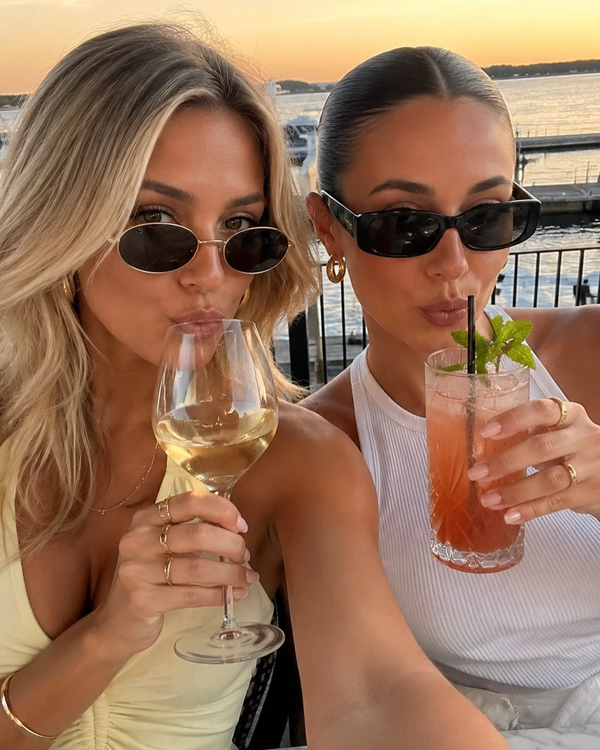 Sips, shades &amp; a table at sunset 🌅 

📍9707 Amherst Ave, Margate
📅 Make A Reservation: https://resy.com/cities/margate-city-nj/venues/lambertis-restaurant-and-sunset-marina