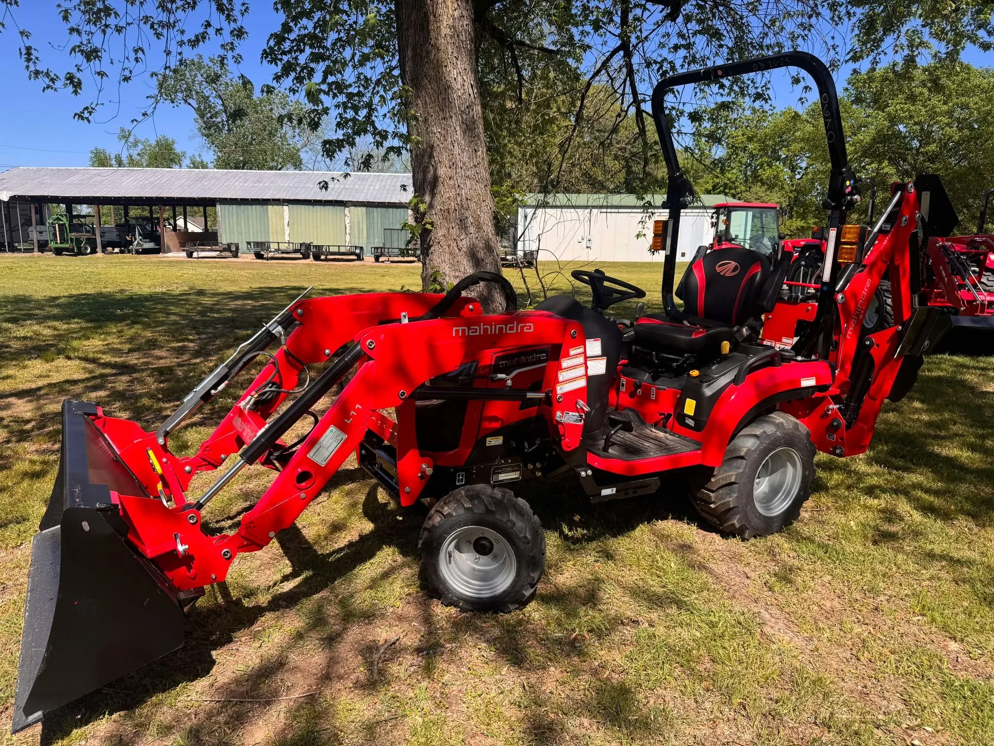 Mahindra 1126 HST with Backhoe