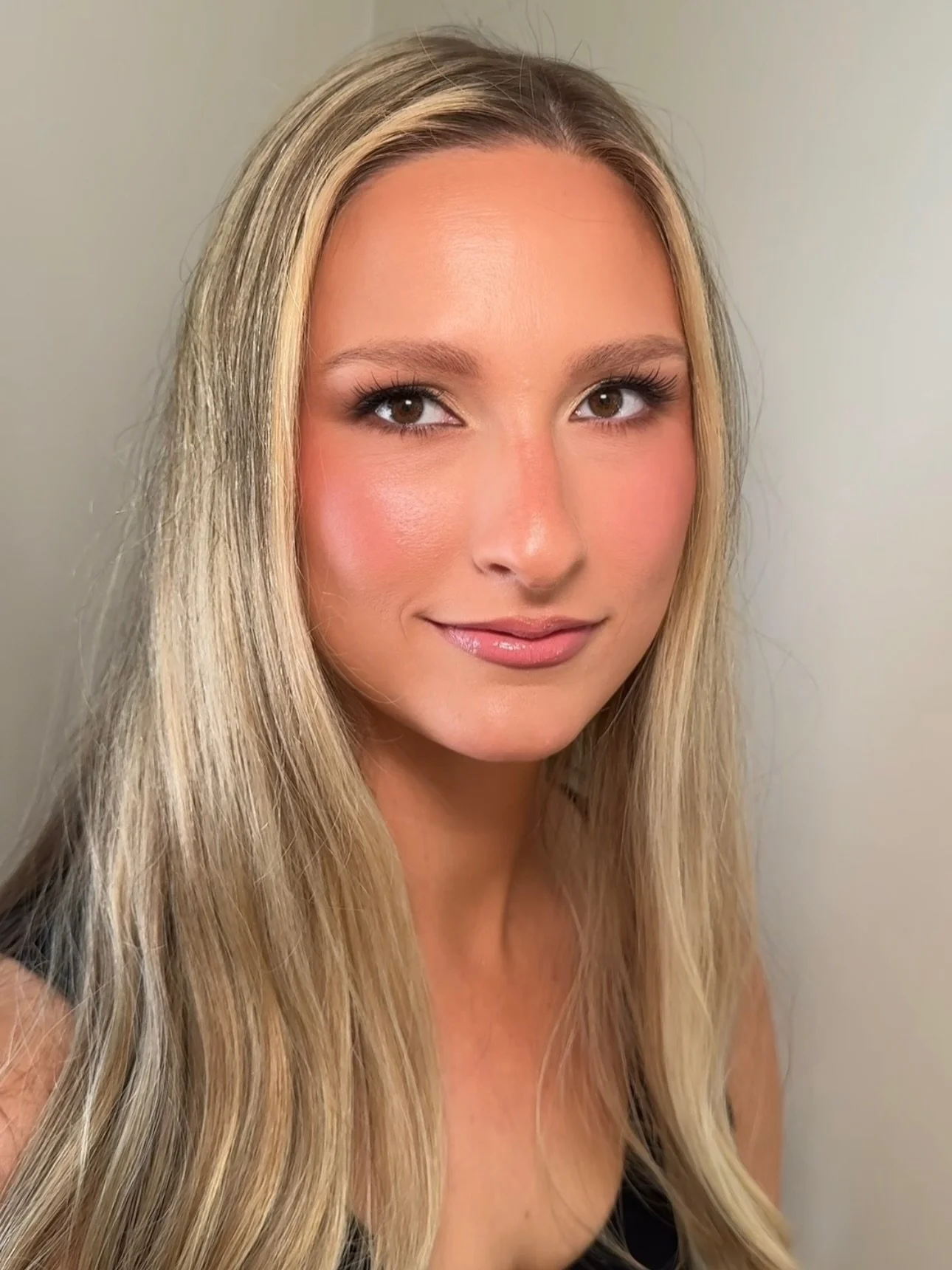 @sydneyhall13 is a babe 🔥 can&rsquo;t wait for the wedding day!
I love when my brides tell me they booked a hydrafacial and dermaplaning with  Julie @luxeandlavishbeauty. She gets your skin right ladies!! Also, if you mention you are my bride she do