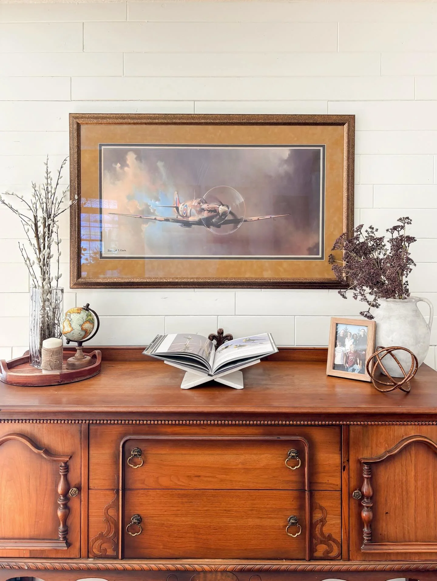 A sideboard doesn&rsquo;t need much, just a few pieces that stand out and feel intentional! Let there be space and let the materials speak. There&rsquo;s no need to overfill it! 

Head over to our online shop in the bio or visit us in our store to vi