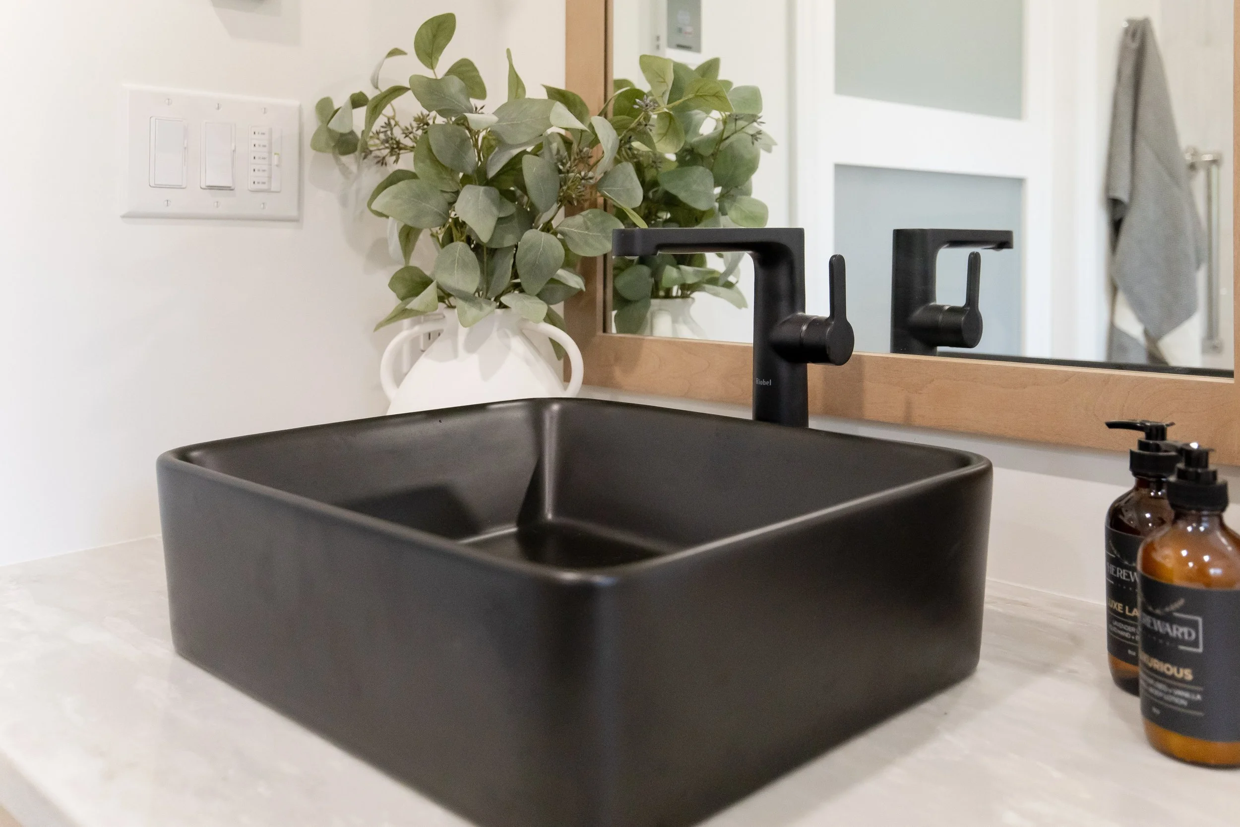 Get Your Powder Room Ready for Summer Entertaining