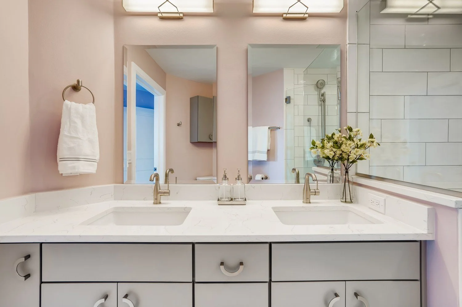 975 N Lincoln St Unit 6A-N Denver CO - Web Quality - 015 - 15 Bathroom.jpg