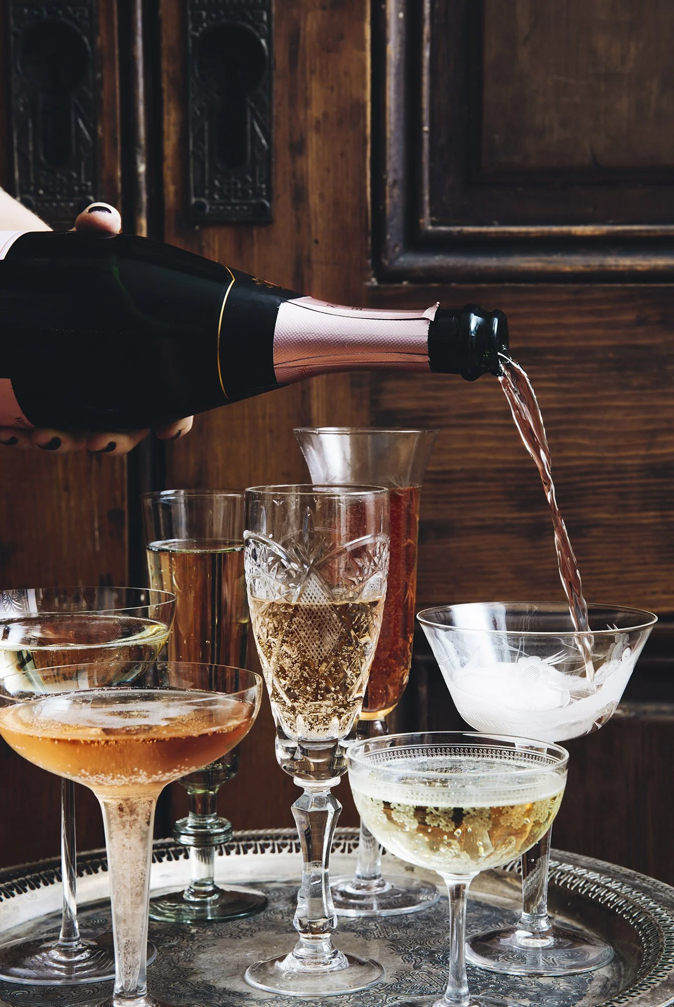 021_Riddler_Pouring CHAMPAGNE_V1_final.jpg