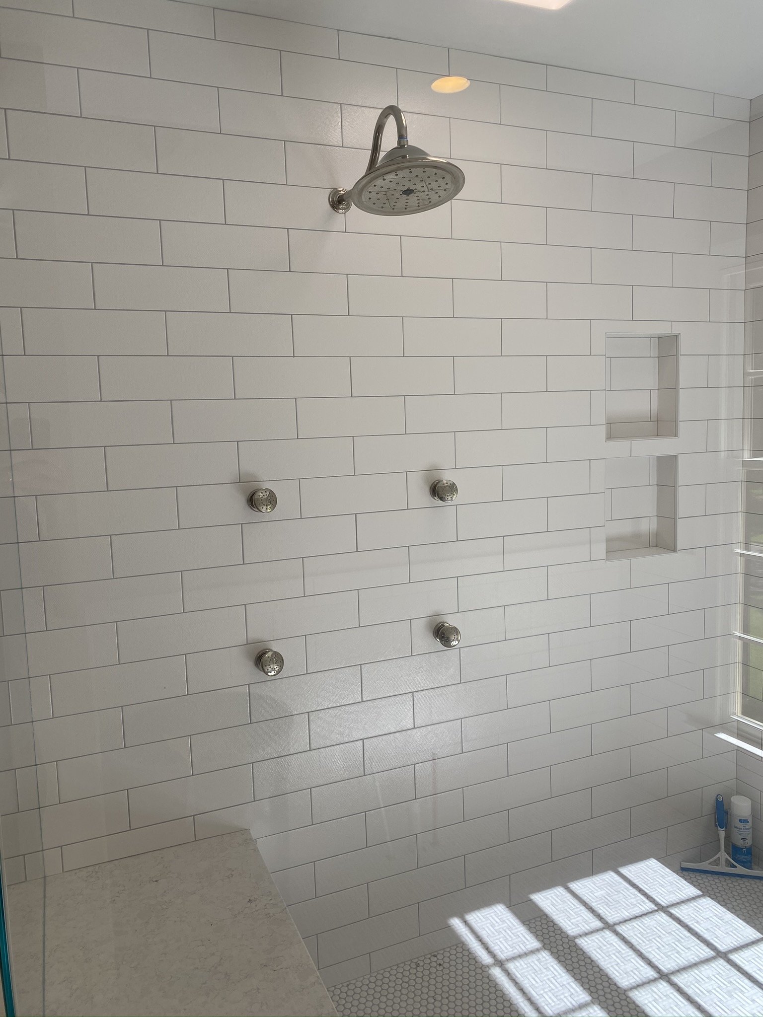 03-after-shower-wall-and-niches.jpeg
