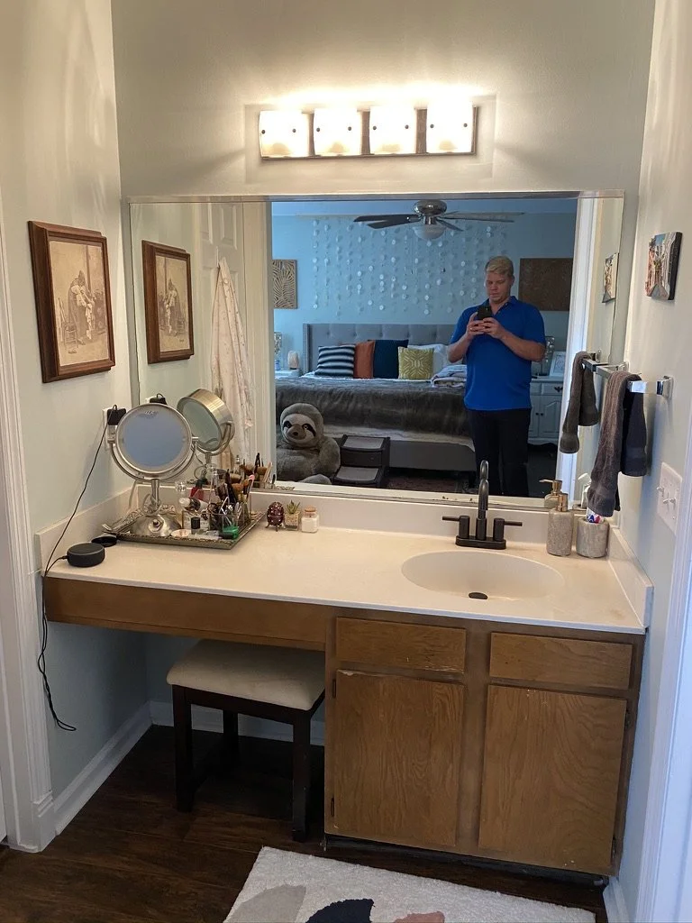 02-existing-bathroom-vanity.jpeg