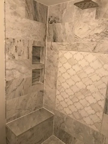 04-finished-shower-bench-and-accent-tile.jpeg