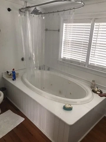 01-before-existing-bathtub.jpeg