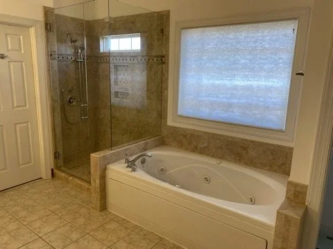 05-finished-shower-and-tub-room-view.jpeg