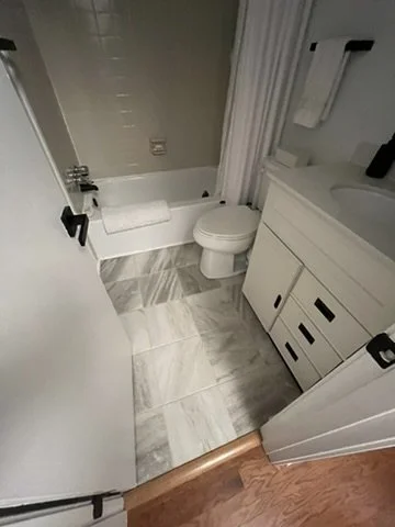 03-bathroom-1-tub-and-vanity-detail.jpeg