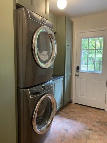02-finished-laundry-stacked-washer-dryer.jpeg