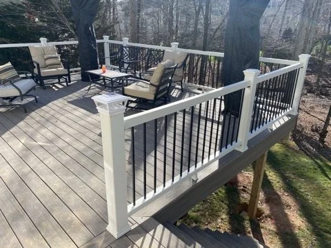02-finished-deck-railing-and-seating.jpeg