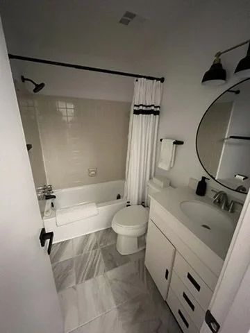 02-bathroom-1-tub-and-vanity.jpeg