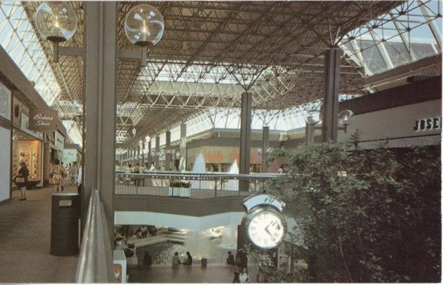 In 1971, the Columbia Mall opens.
