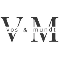 Logo met de woorden 'vos & m undt' en een visuele spiegeling van de letters
