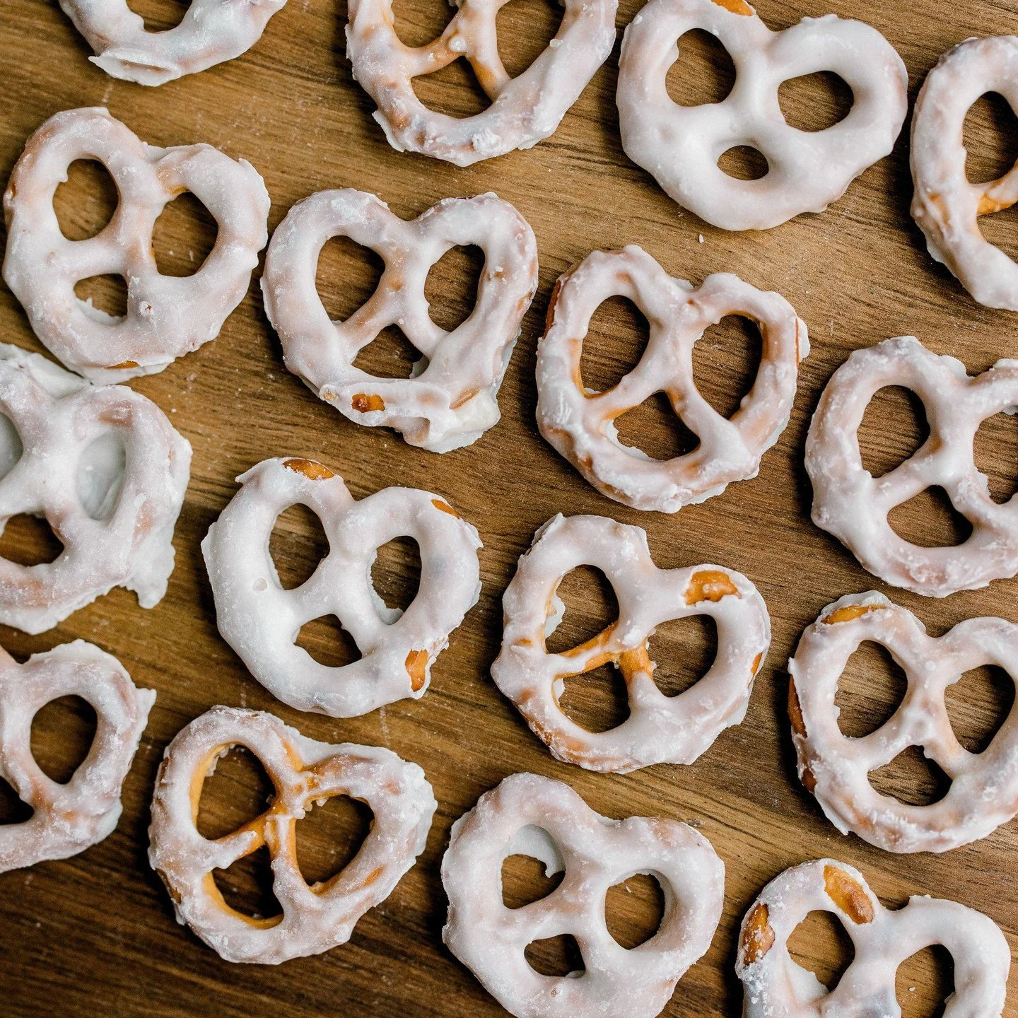 ✨ Vendor Spotlight: Jessica Turnbill - Vanilla Bark Covered Pretzels ✨⁠
⁠
Jessica is a full-time pediatric nurse&hellip; and a full-time heart-led creator.⁠
⁠
She has always loved cooking and baking. Even with a busy life filled with kids, sports, ch