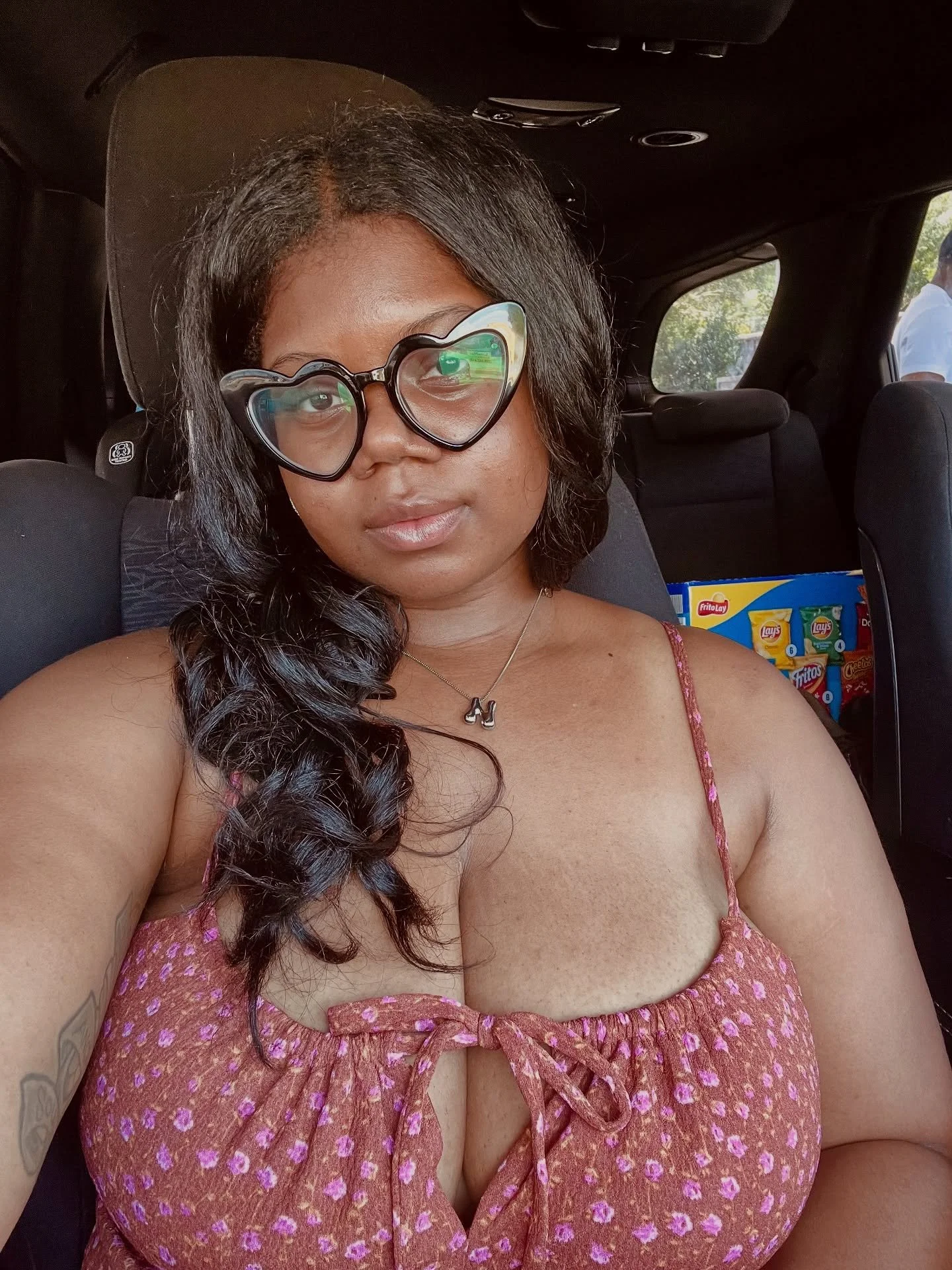 Hola, you guys 👋🏾 I&rsquo;ve gotten more followers in the last 2 weeks, so I wanted to introduce myself properly 😅 I&rsquo;m Imani Leonique 👋🏾 I&rsquo;m a writer, reader, mama, wife, baker, and whatever else I decide to be on a random day of the