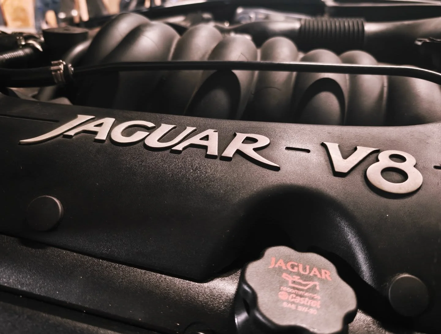 🎶 V8, das macht Krach in der Nacht 🎶

Zwar eigentlich noch  kein Oldie, Liebe hat er trotzdem verdient

Zu welchem Auto der wohl geh&ouml;rt? 🤔