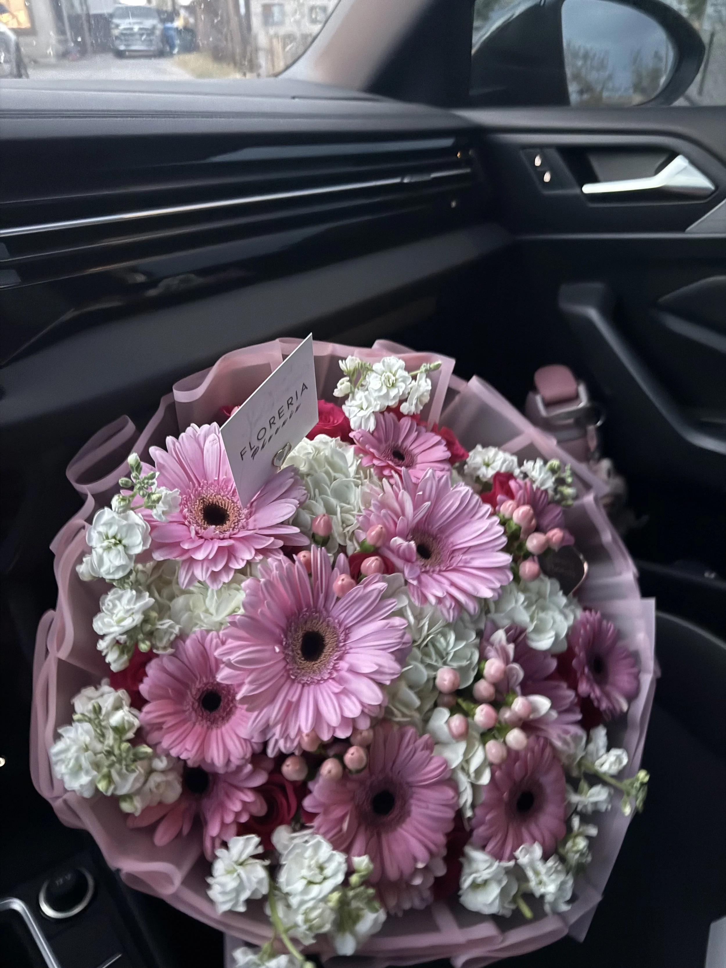 Floral delivery throughout the Phoenix Valley and surrounding communities.