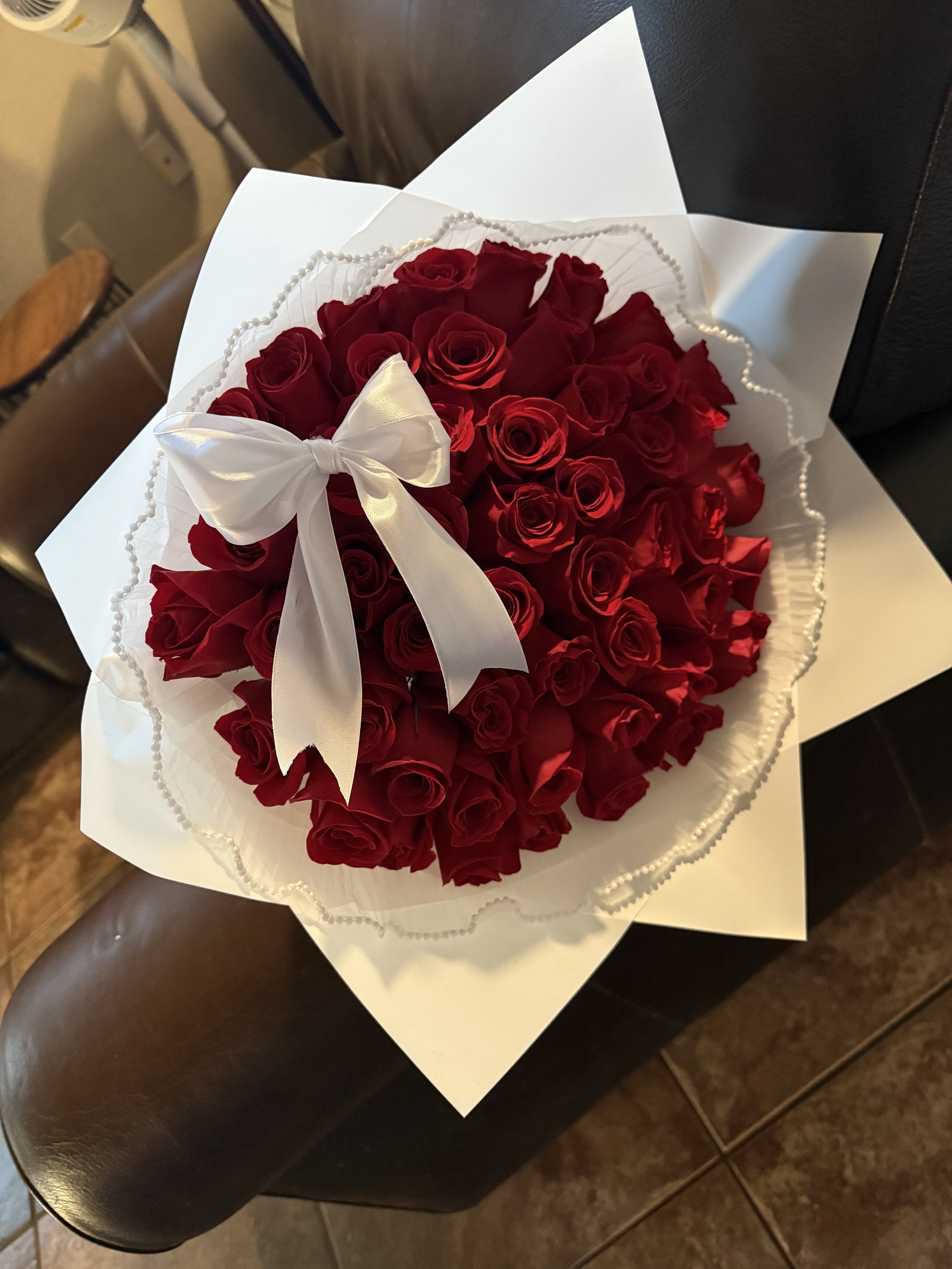 50 Roses with Bow and Pearls