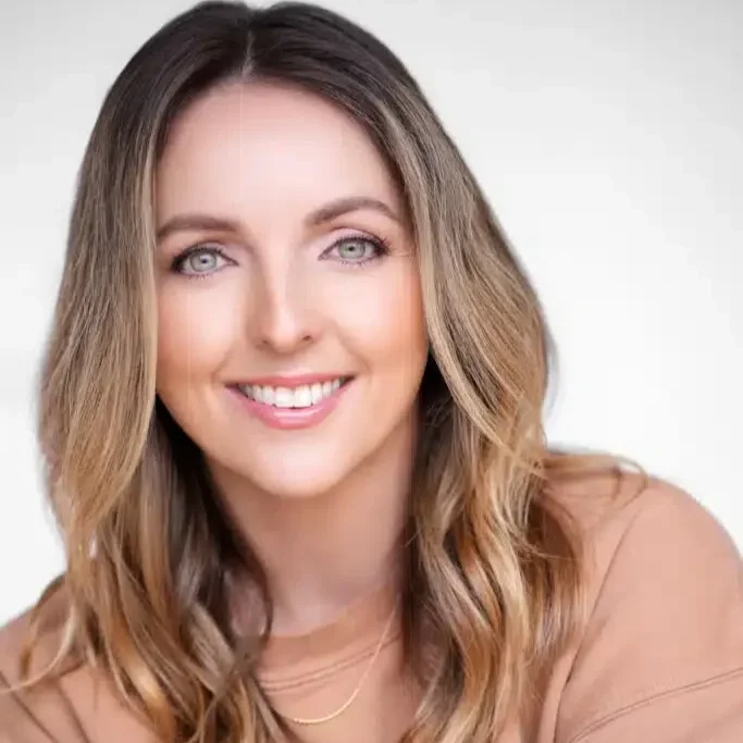 PROFILE: Left on Friday Founder Shannon Savage: Her Mom Uniform, Beach Bag Essentials & More!