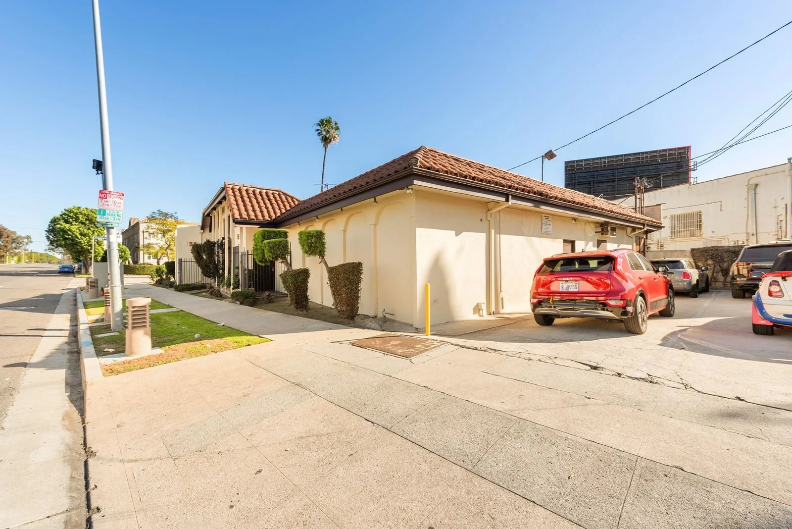 An image of The Float House.