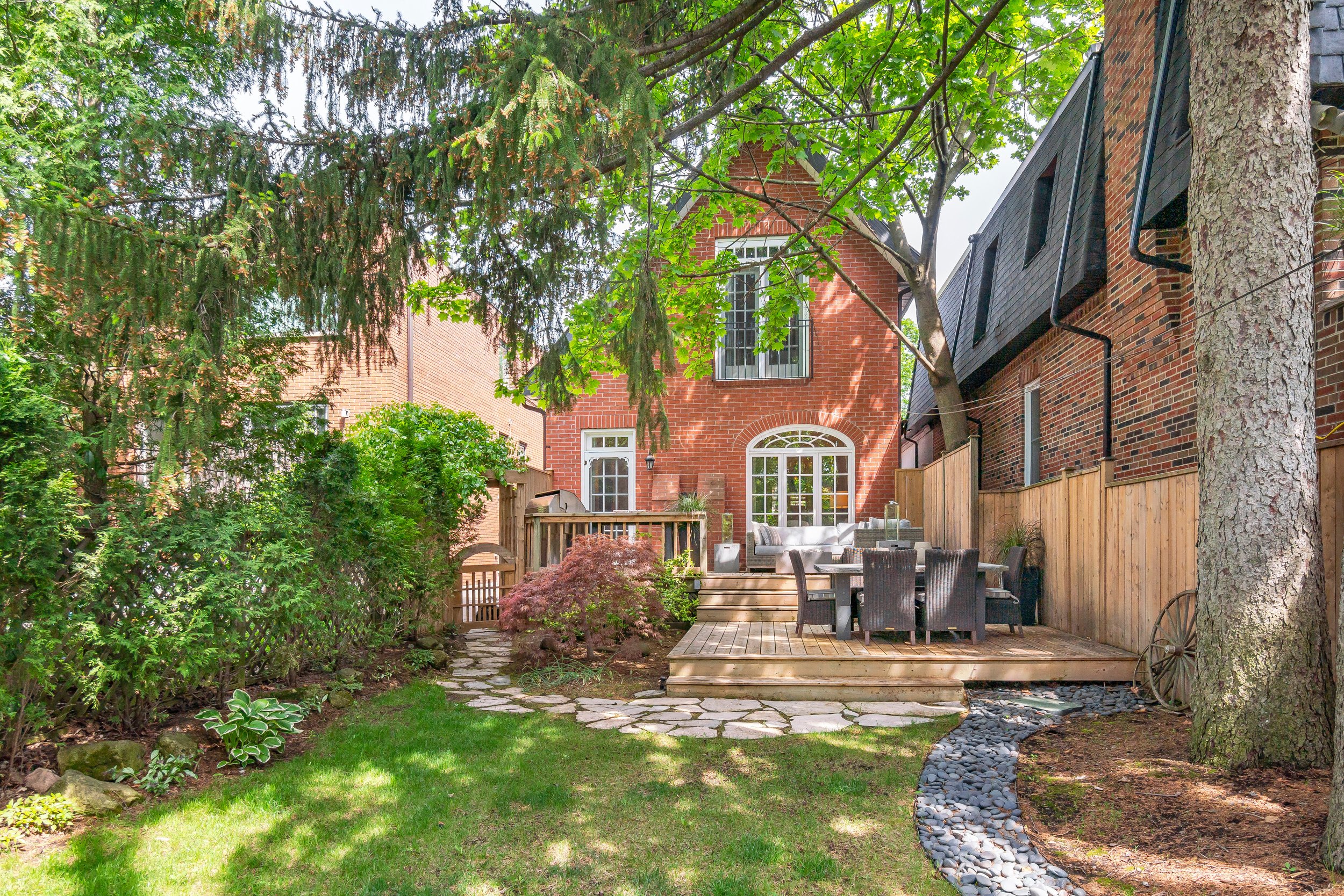 033c - 42_341 Keewatin Ave_.jpg