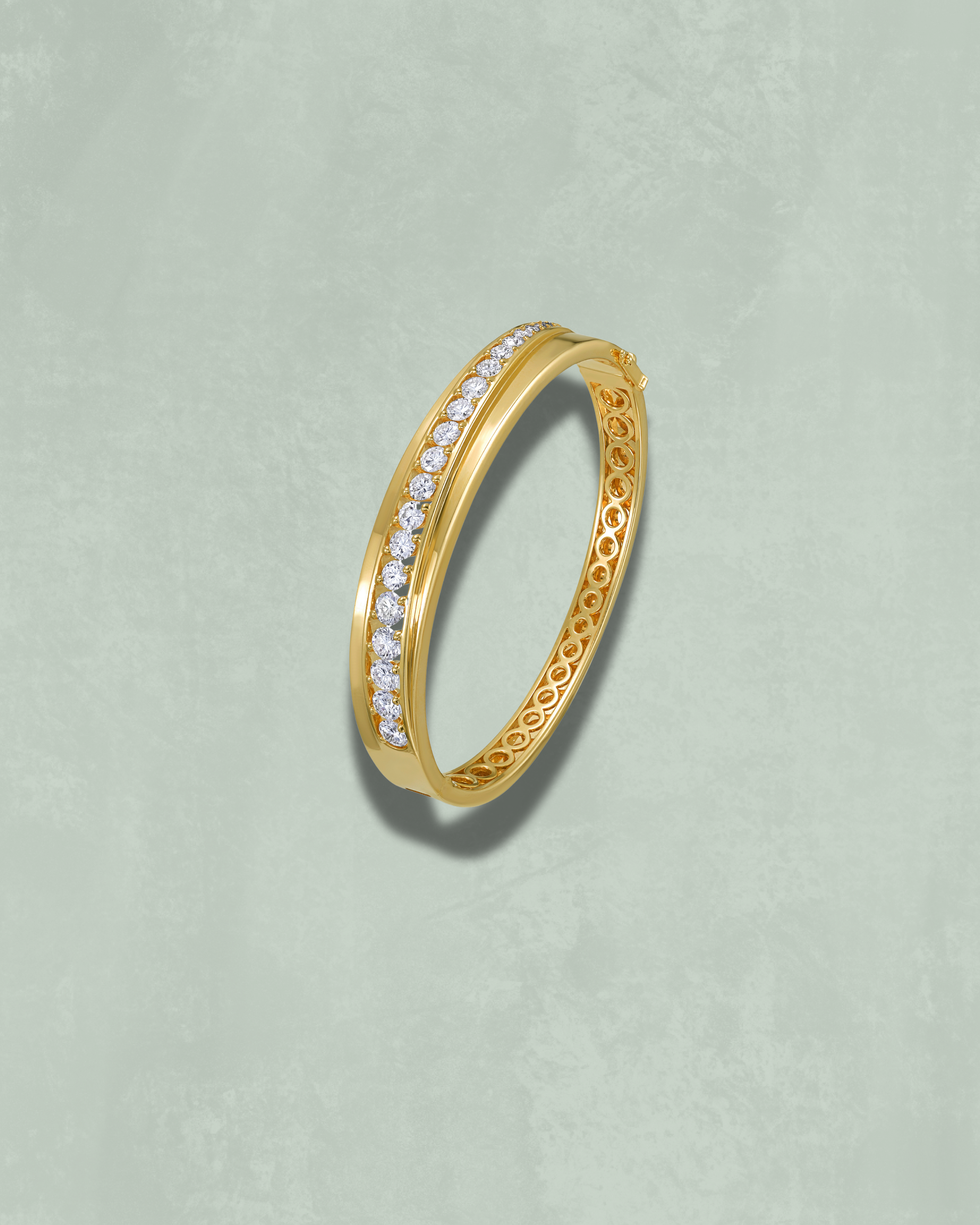 Graduated Bold Bangle