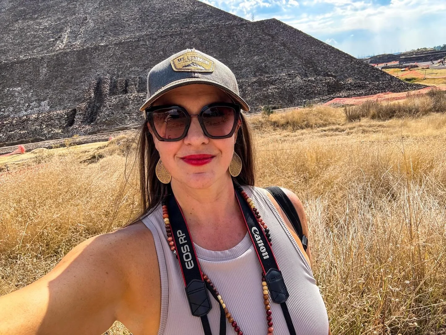 PHOTODUMP!  I was blessed earlier this month with the opportunity to visit Mexico City and Teotihuacan with some of my favorite people. 🤍🤍🤍 
I didn&rsquo;t think I&rsquo;d be able to make the trip, but they managed to make it happen for me at the 