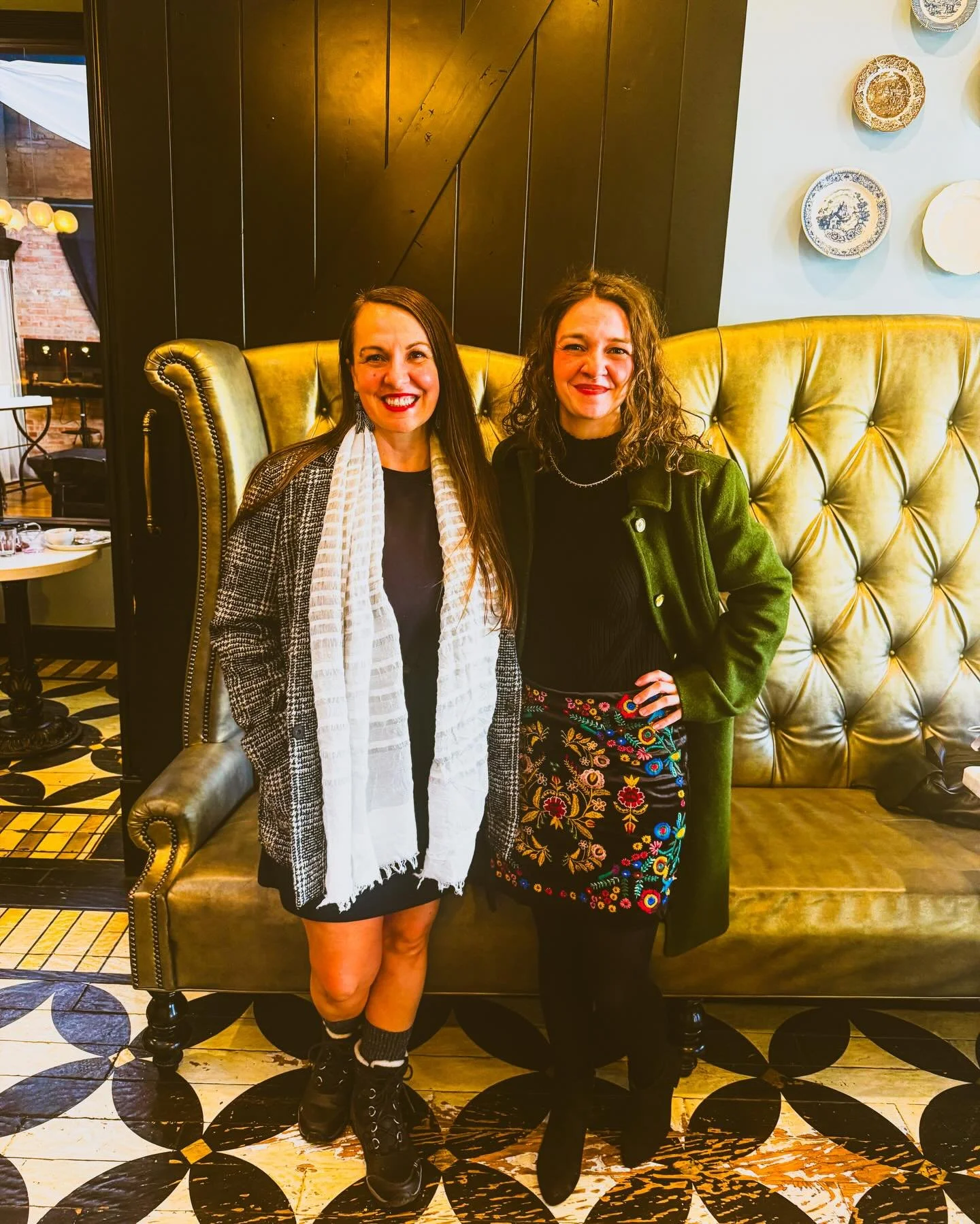 Had so much fun celebrating @josiepeay this weekend! 
What a fun afternoon with my favorite, tea, and some of my favorite people!!! 🙏🏼🤍🥰☕
Thanks @havetaste for the amazing spot and lots of GF options! 
___
#family #photography #tea #magichour #po