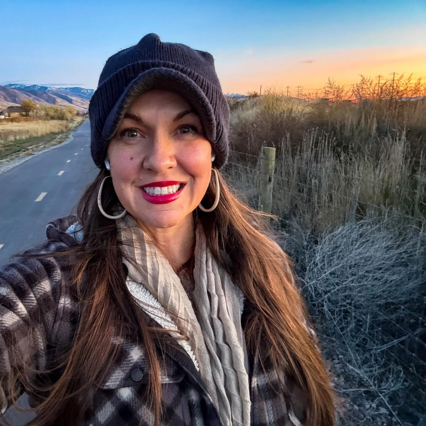 Catching the last rays of sunshine tonight&hellip;
It was a beautiful evening. 💜✨
___
#naturephotographer #sunset #freshair #photooftheday #naturelover