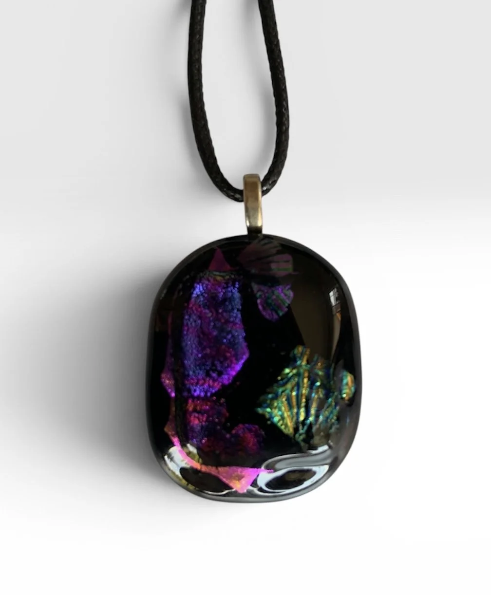 Purple/black pendent
