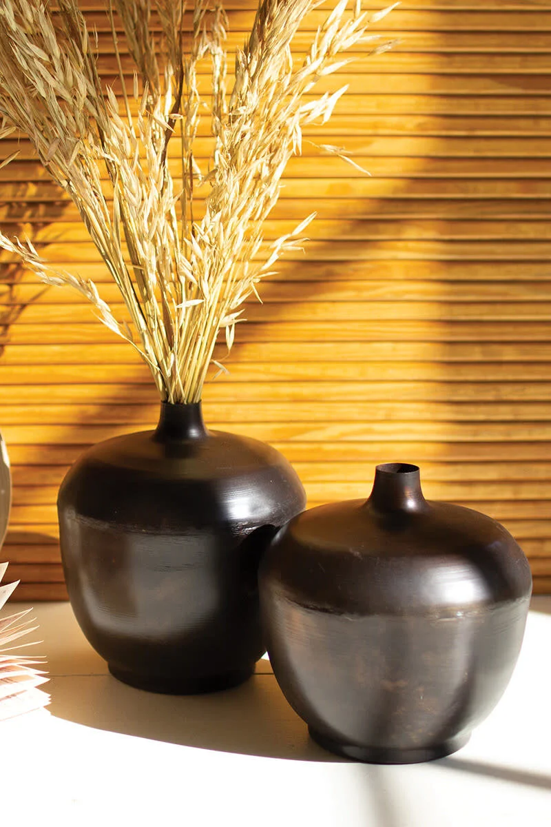 antique-black-metal-vase.jpg,