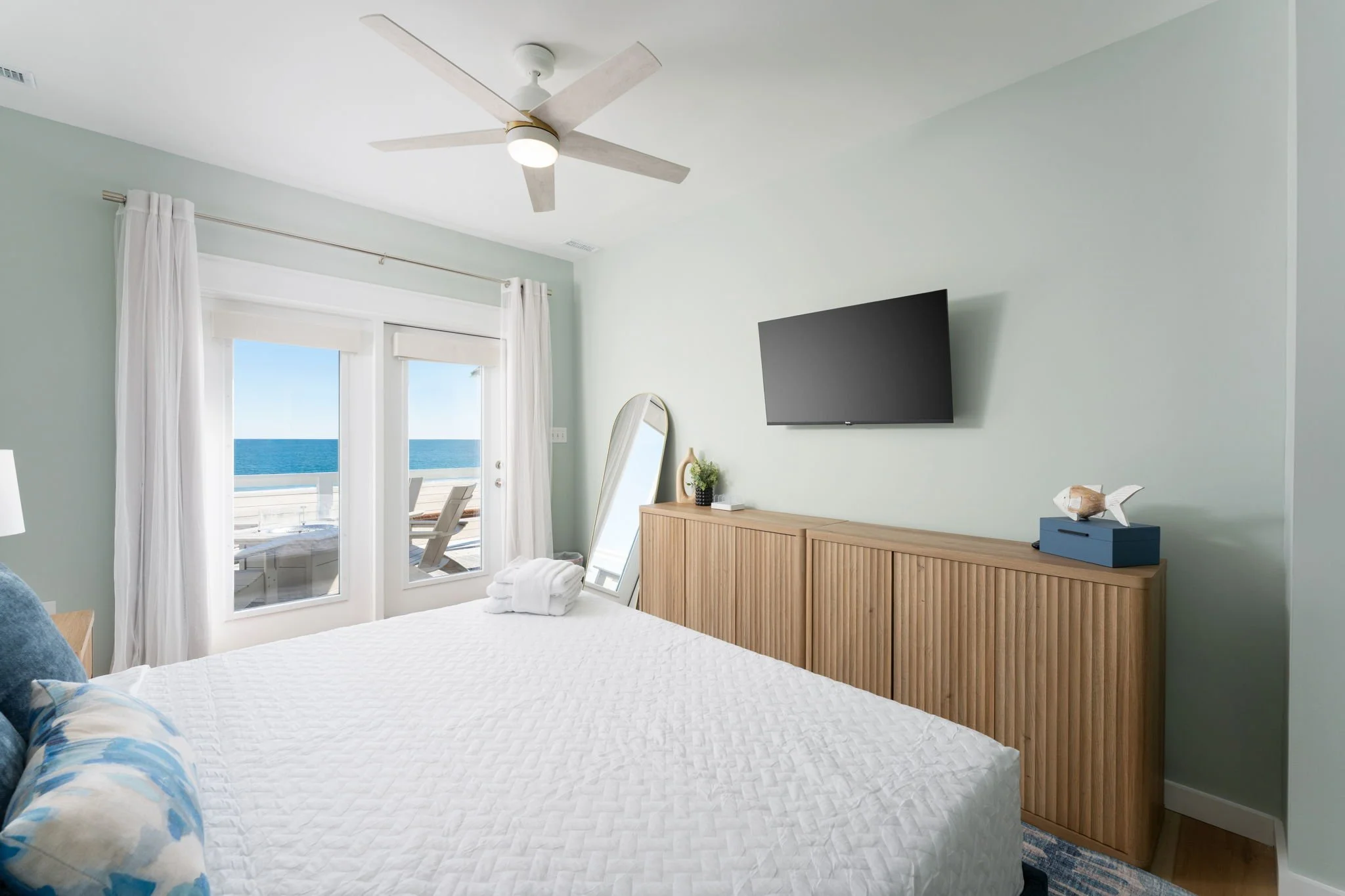 oceanfront-bedroom-design-benjamin-moore-quiet-moments.jpg