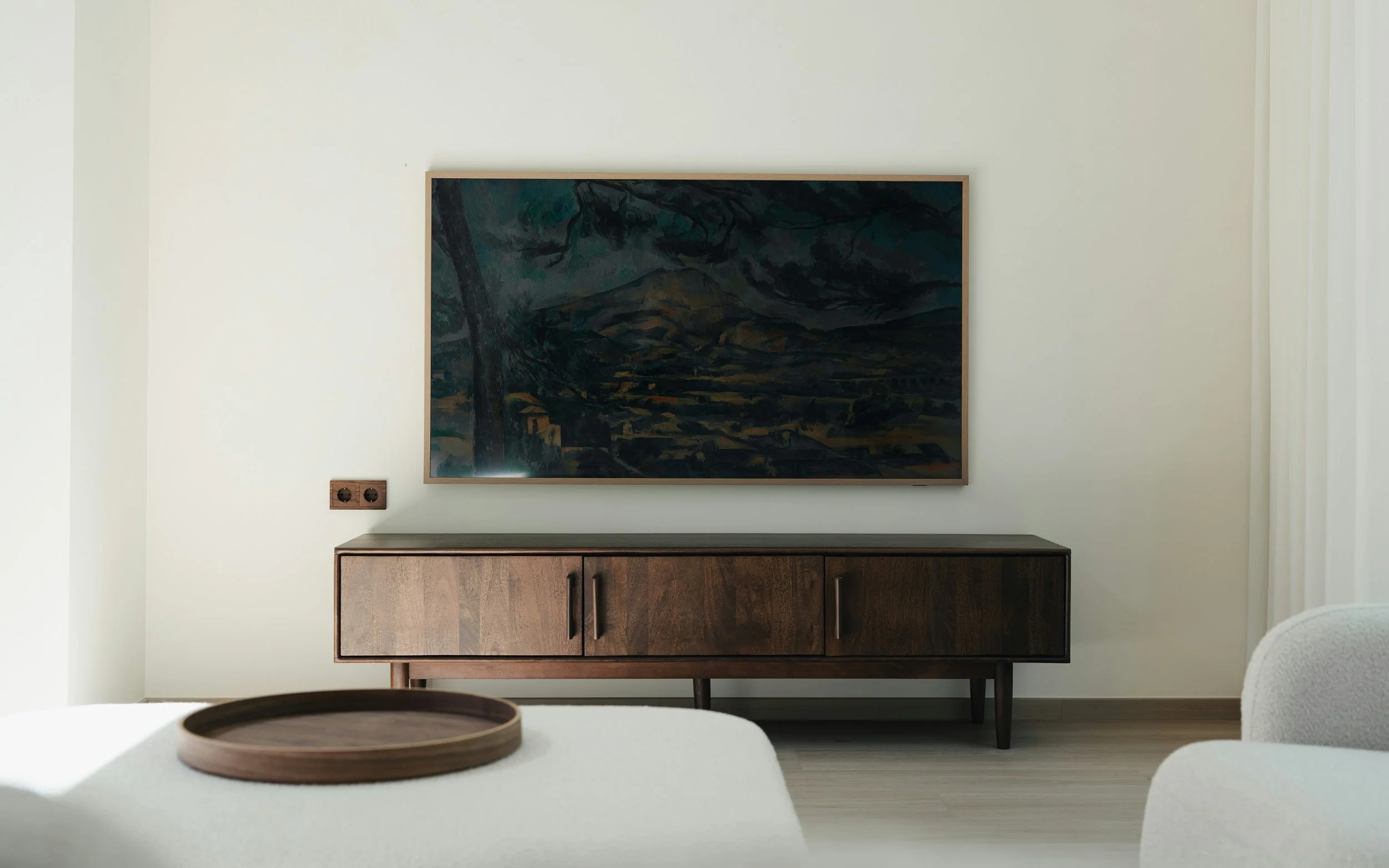 Mixing light and dark wood tones interior design