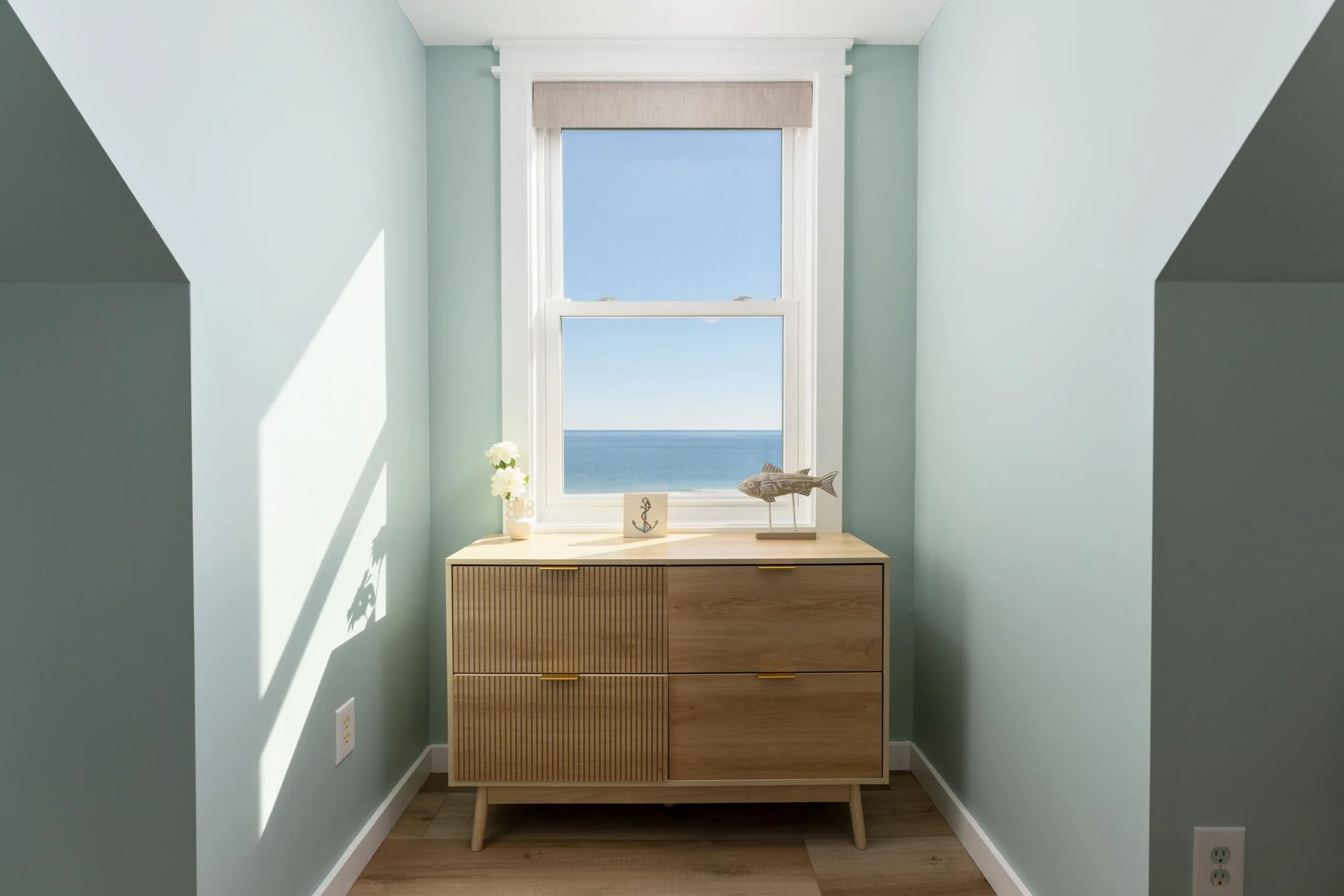 rental-propert-design-dormer-furnishing-dresser-coastal-decor.jpg