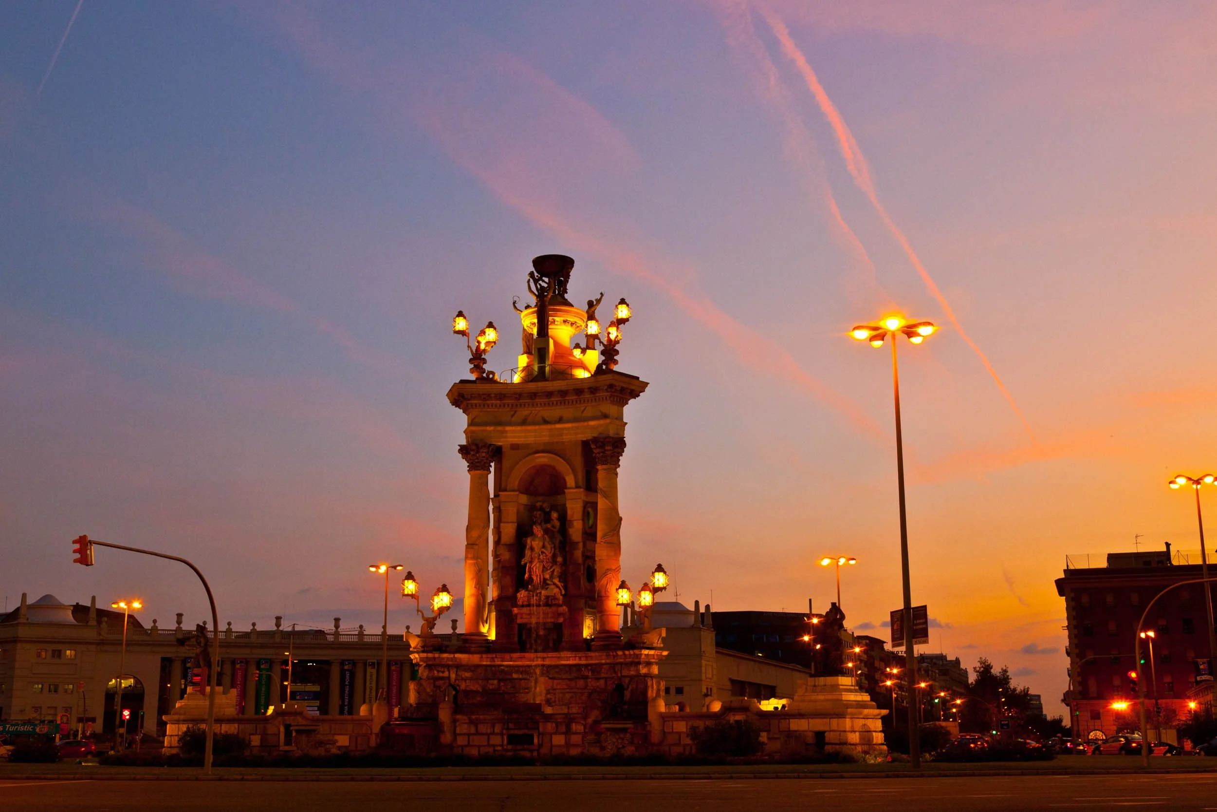 Barcelona-Plaça-d-Espanya-Monument-at-Sunset.jpg
