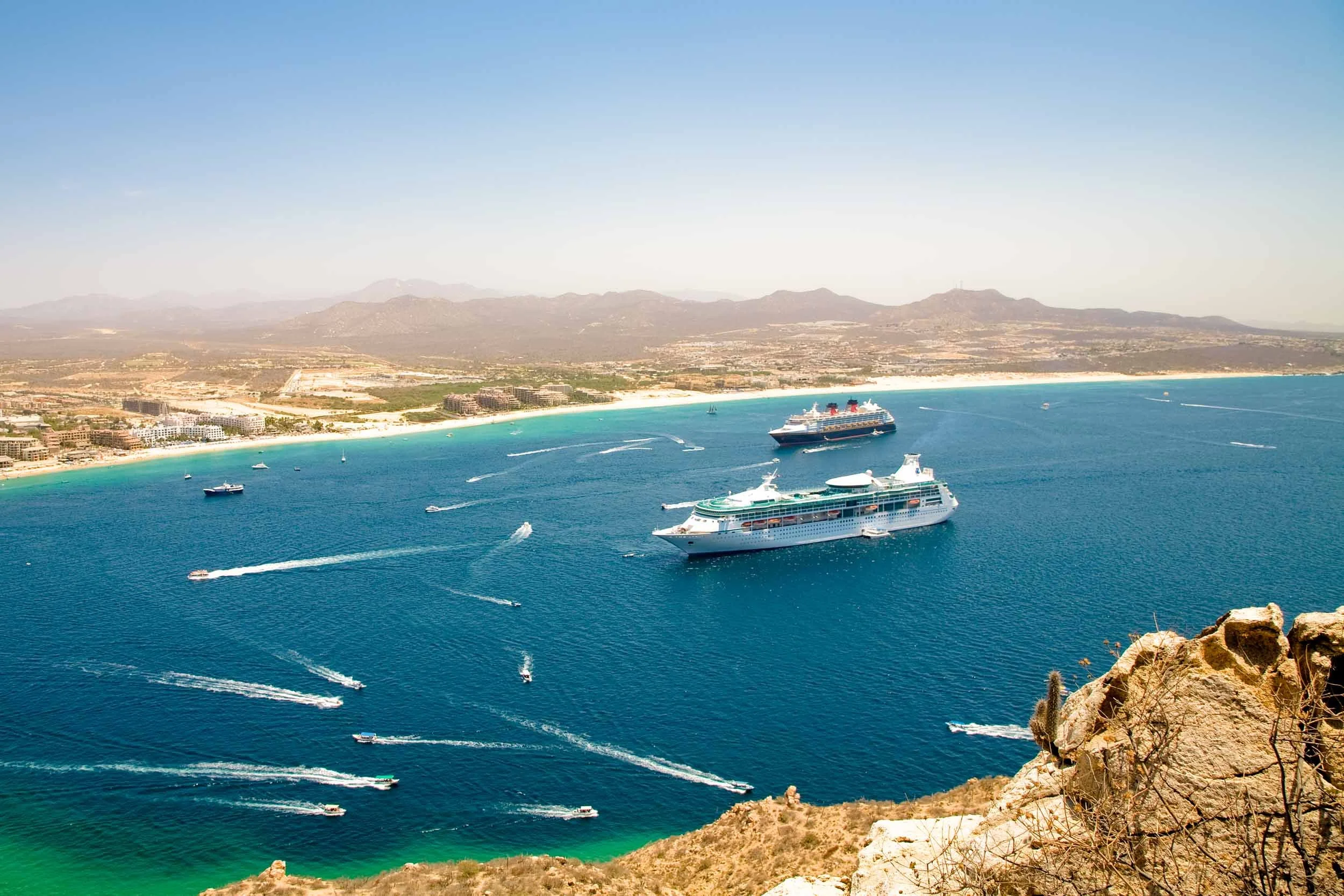 Cruise-Ships-in-Cabo-San-Lucas.jpg