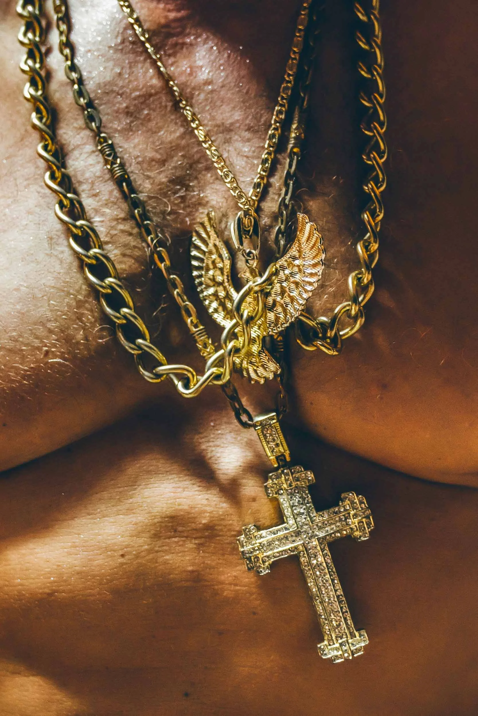 Gold-Chains-on-Naked-Male-Chest.jpg