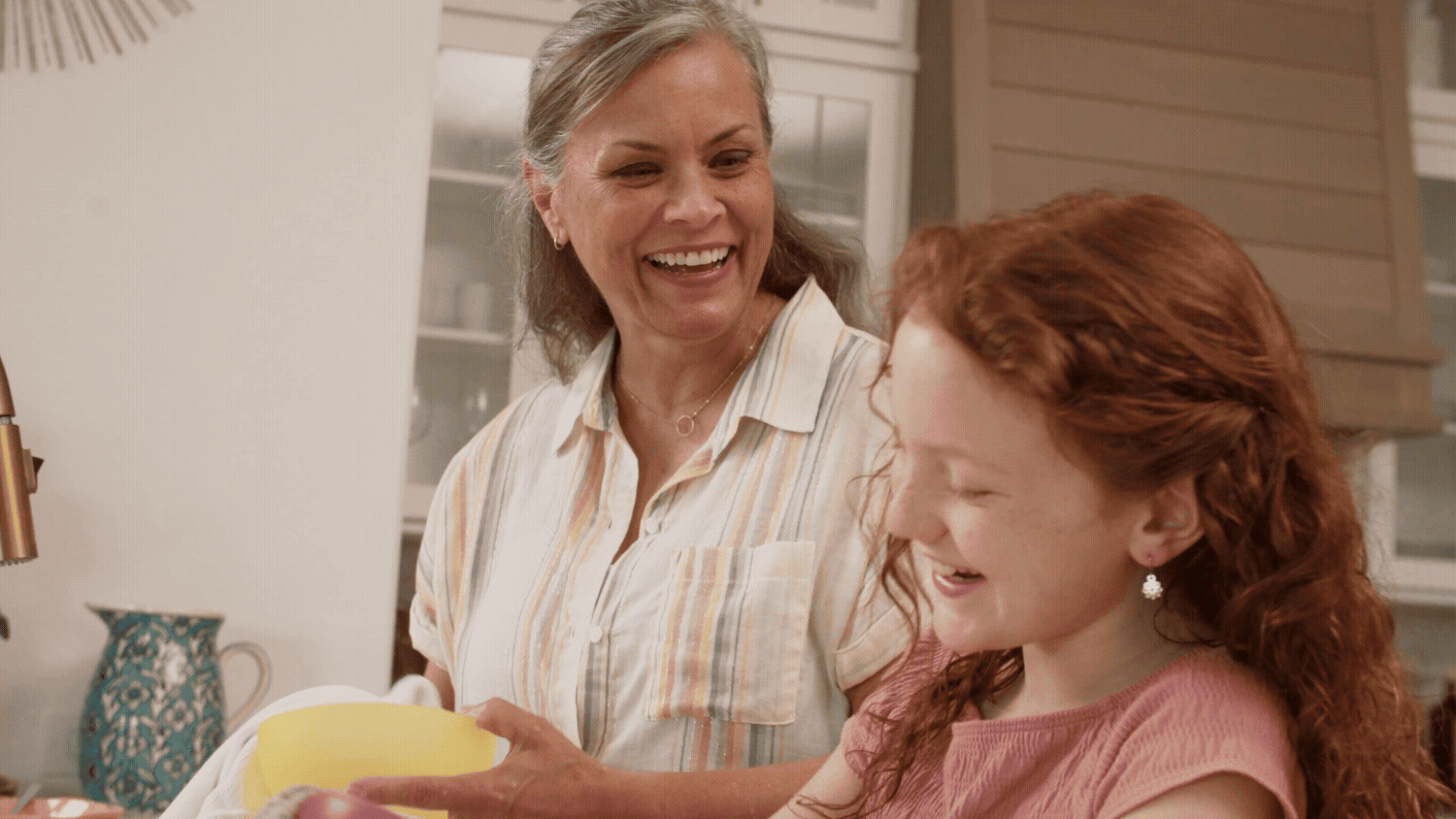 Girl-and-Grandma-Washing-Dishes.gif