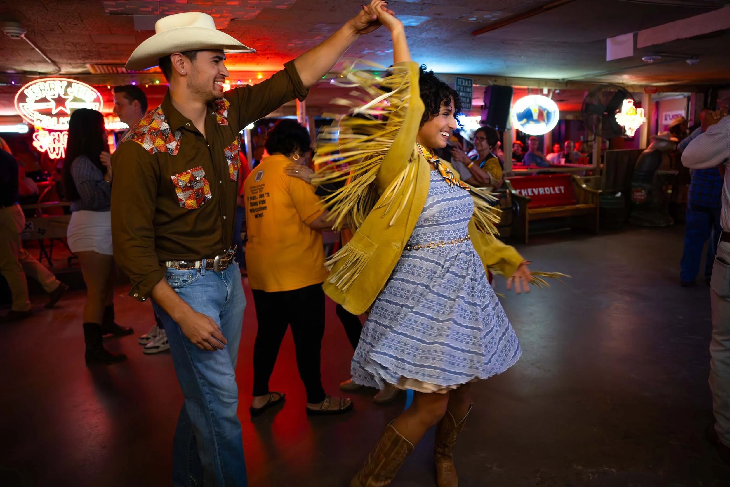 Couple-Dancing-at-Western.jpg